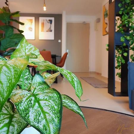 Nowhere 2Br & 2Bath Apartment With Balcony @ Reizz Residences Kuala Lumpur Exteriör bild